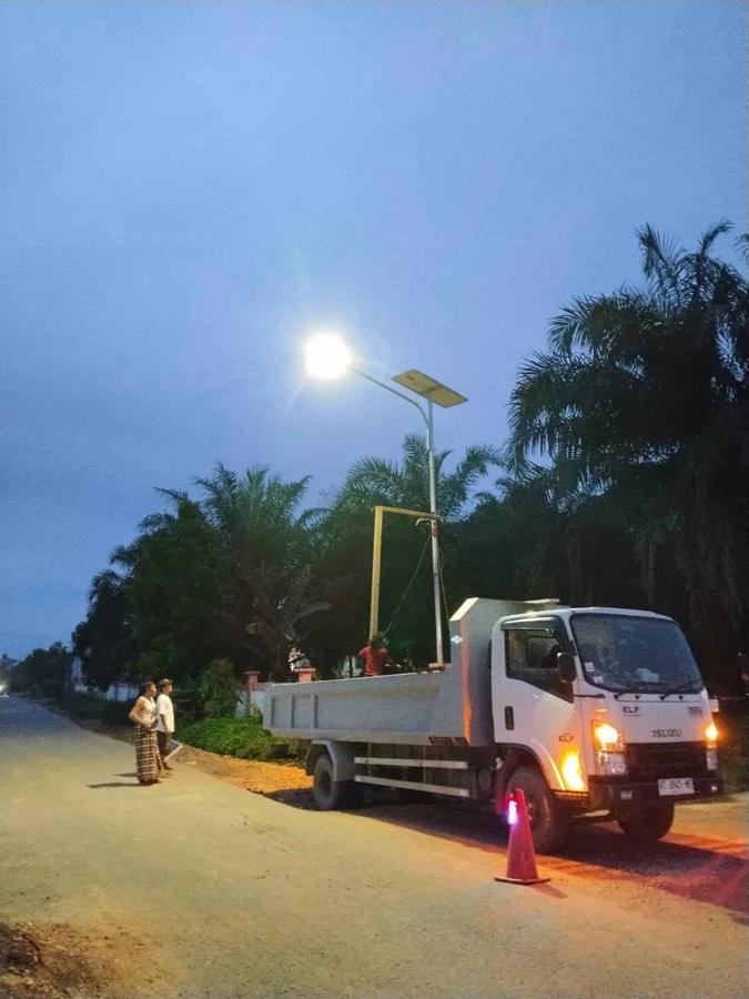 Project Samarinda Kutai Timur lampu PJU tenaga surya menyala di area jalan