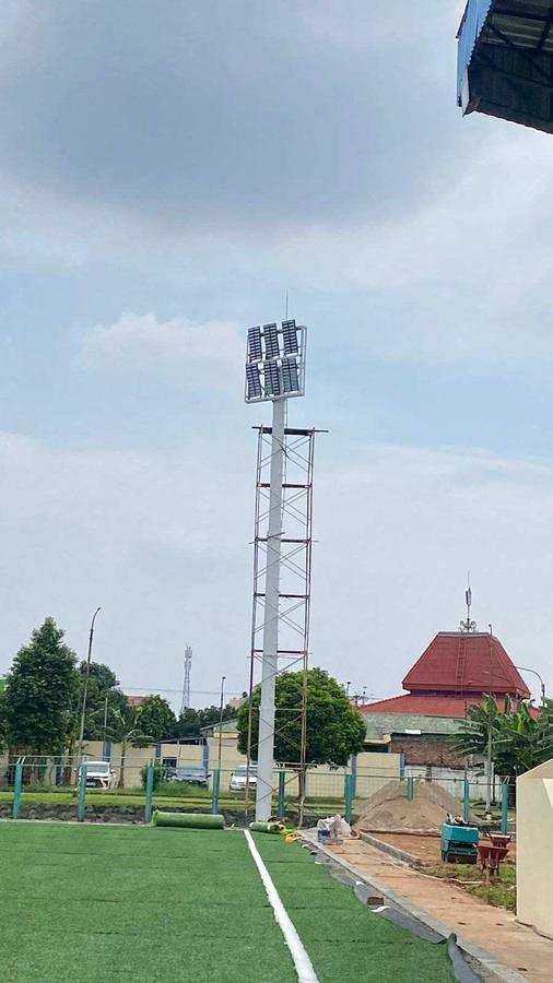Proyek Stadion Mahakam Depok menggunakan lampu sorot LED SFM1000 1000 watt pada tiang tinggi